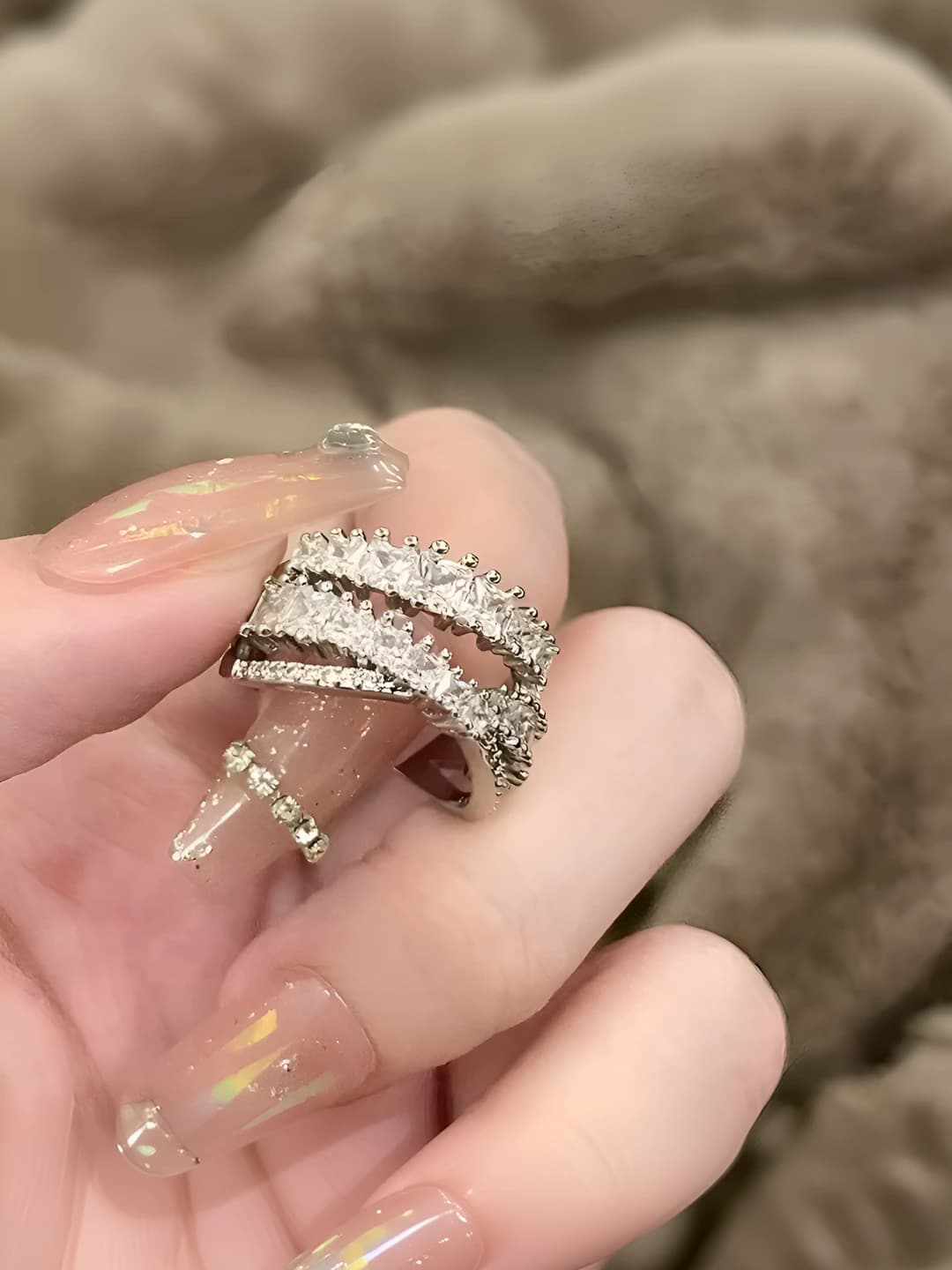 Multi-layer crossing zircon ring