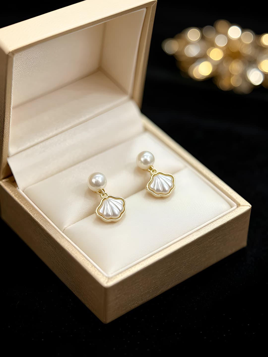 Shell pearl stud