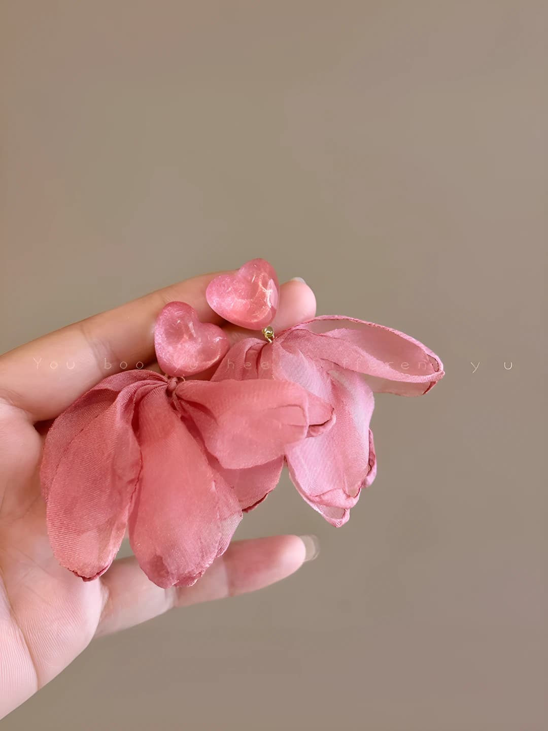 Сладкий розовый сердечко лепестки