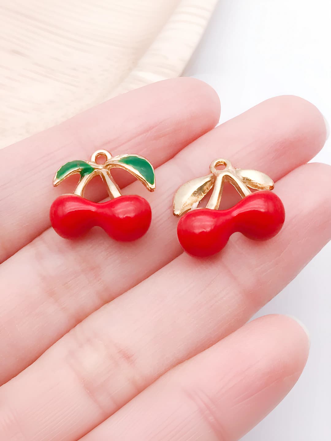 1 ta, qizil qatqorli 3D birlashgan olxali, 15x15x7 mm, 2.1 g