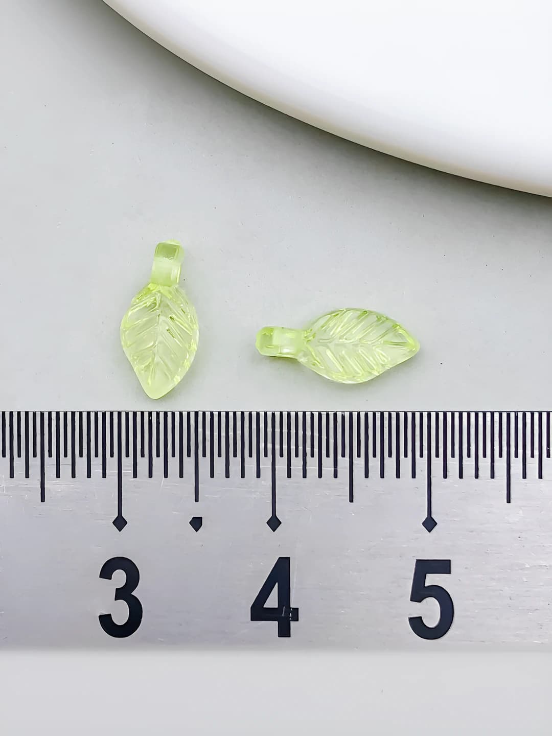 Yellow-green mini leaf