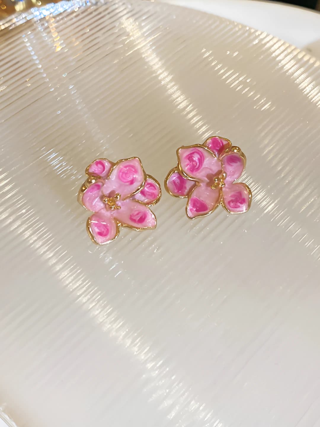 95# Silver post - Gold - Pink flowers