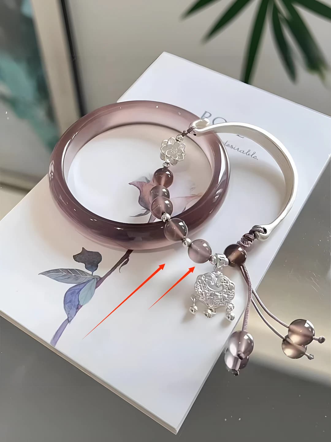 Spring and scenery bracelet [see arrow]