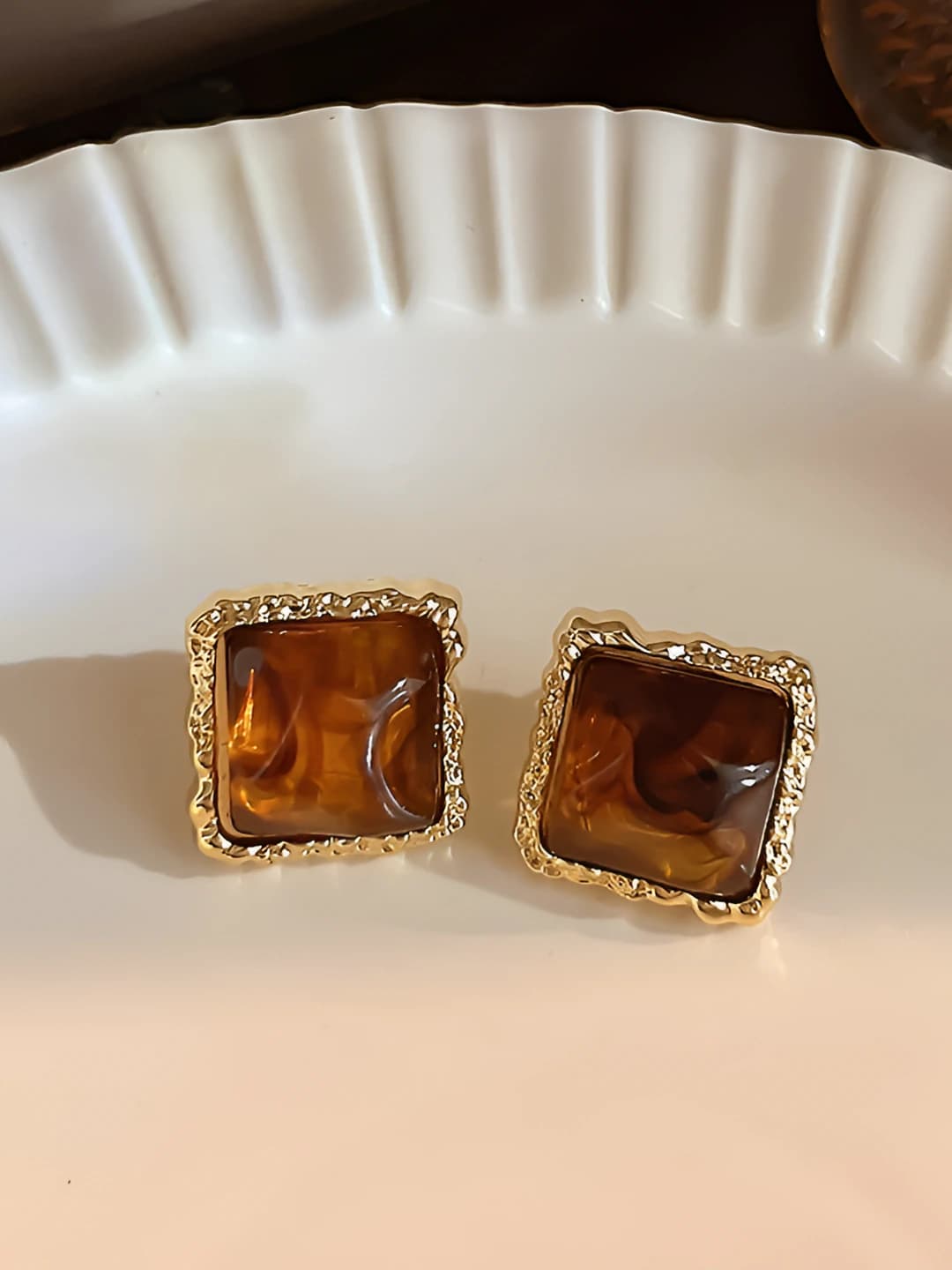 Coffee square geometric earrings - 2 cm