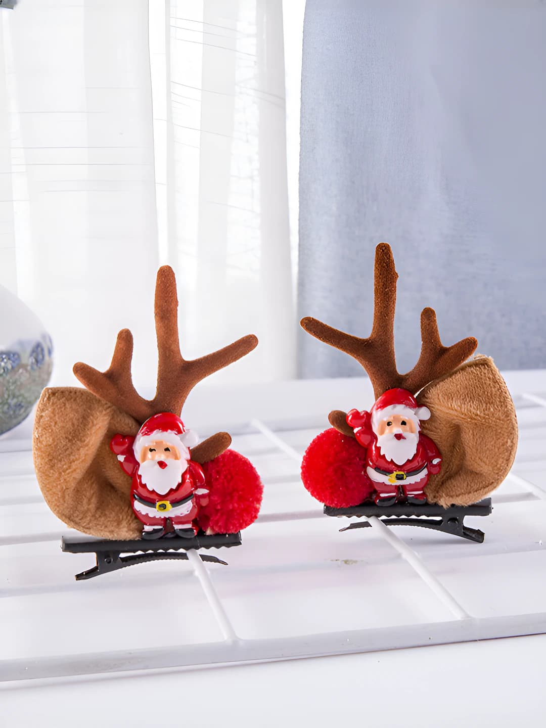 11# Waving Santa clips