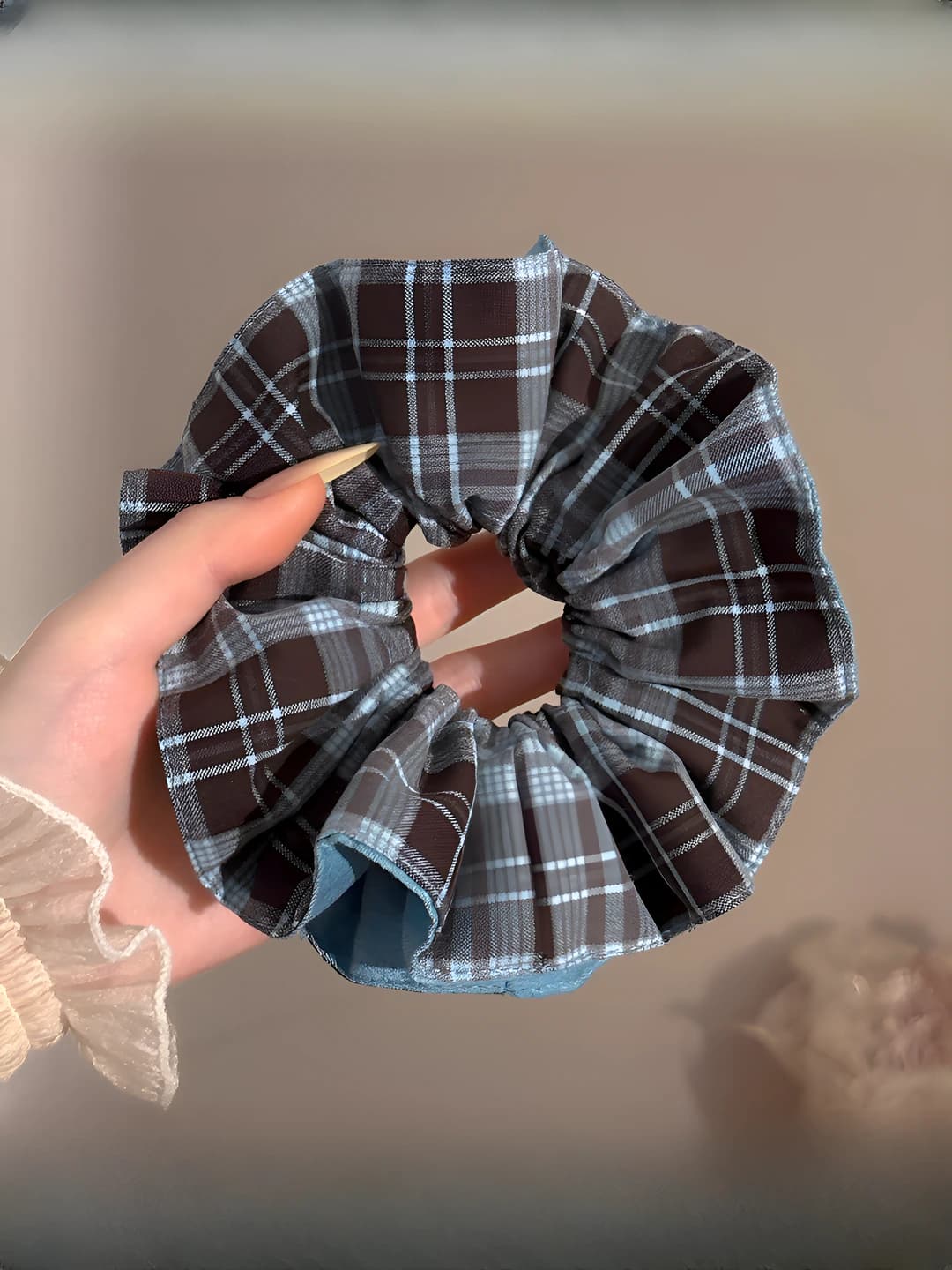 White heart, blue-coffee plaid, 15 cm