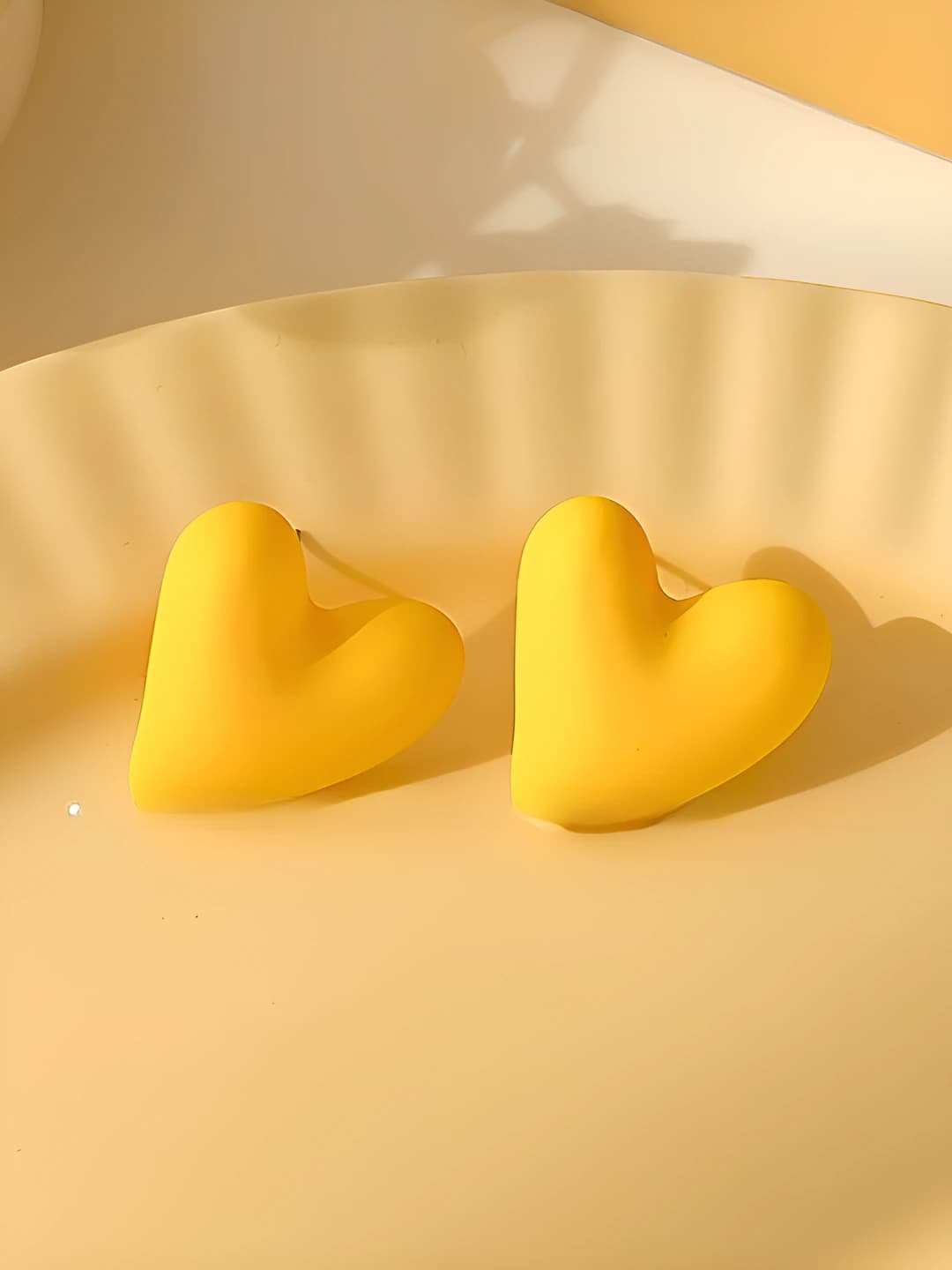 Сердечки жёлтые серьги