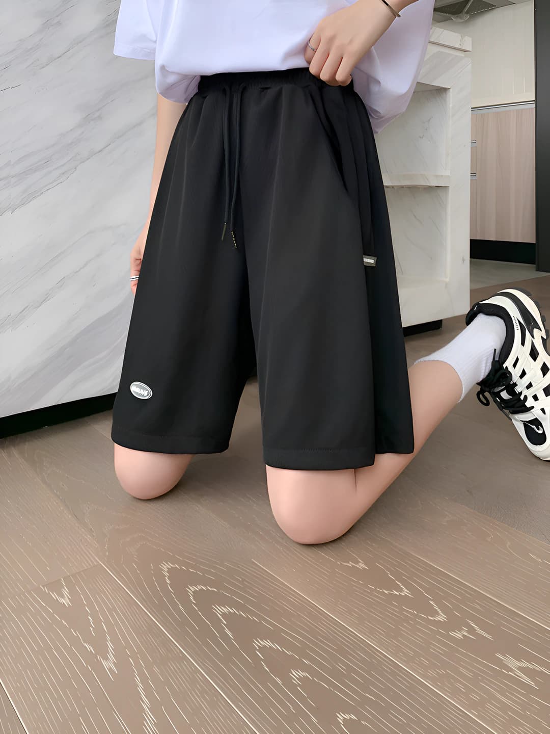 Ayollar uchun yozgi yupqa sport kundalik kaprilar, bo'sh (oversize) to'g'ri kesim, muz-ipak mato, baland bel