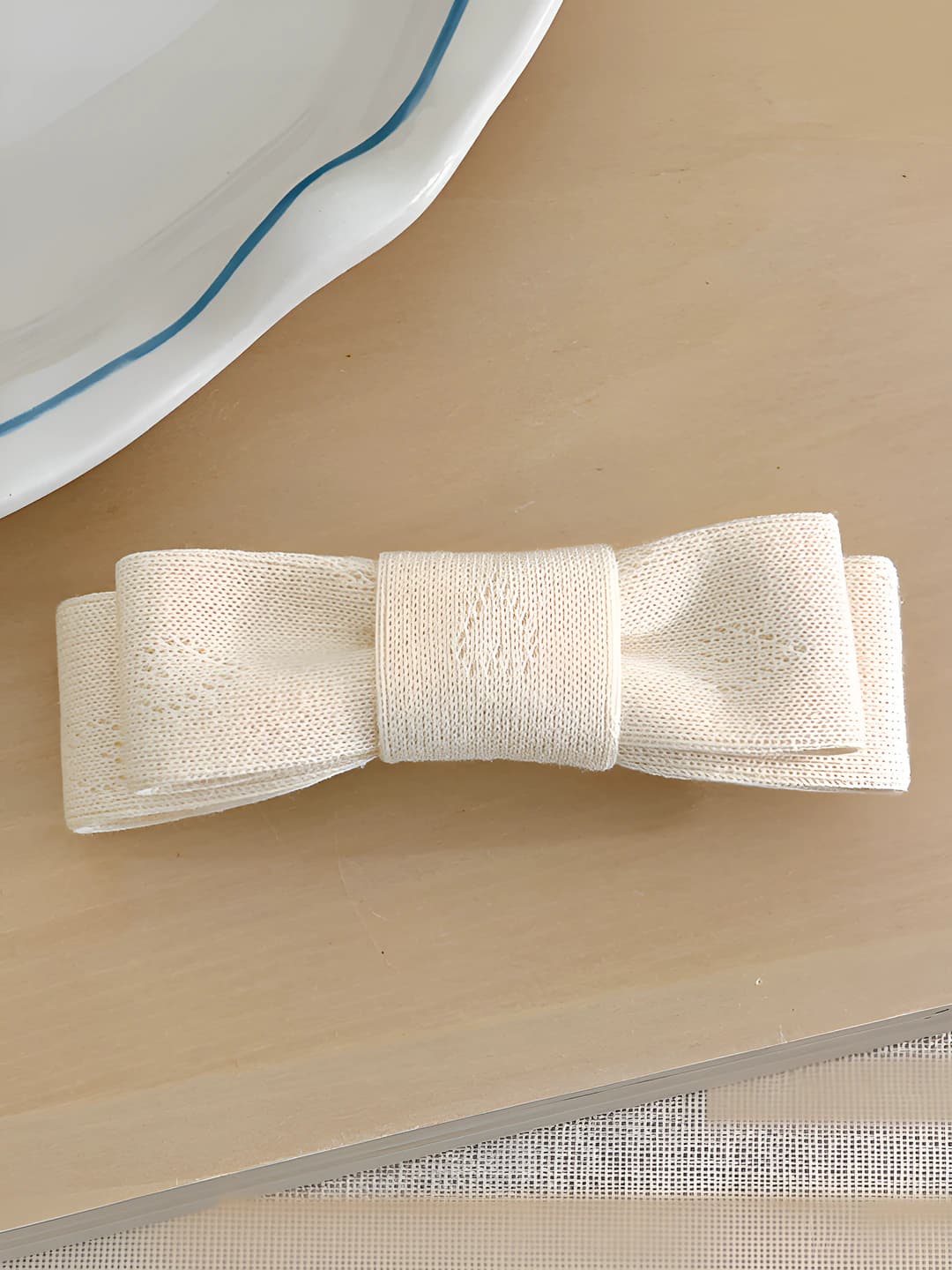 Beige bow hair clip