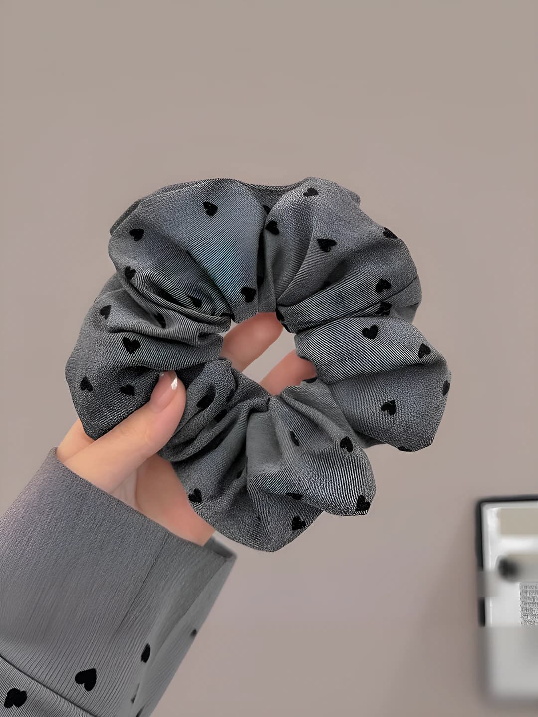 Серый с сердцем, 12 см