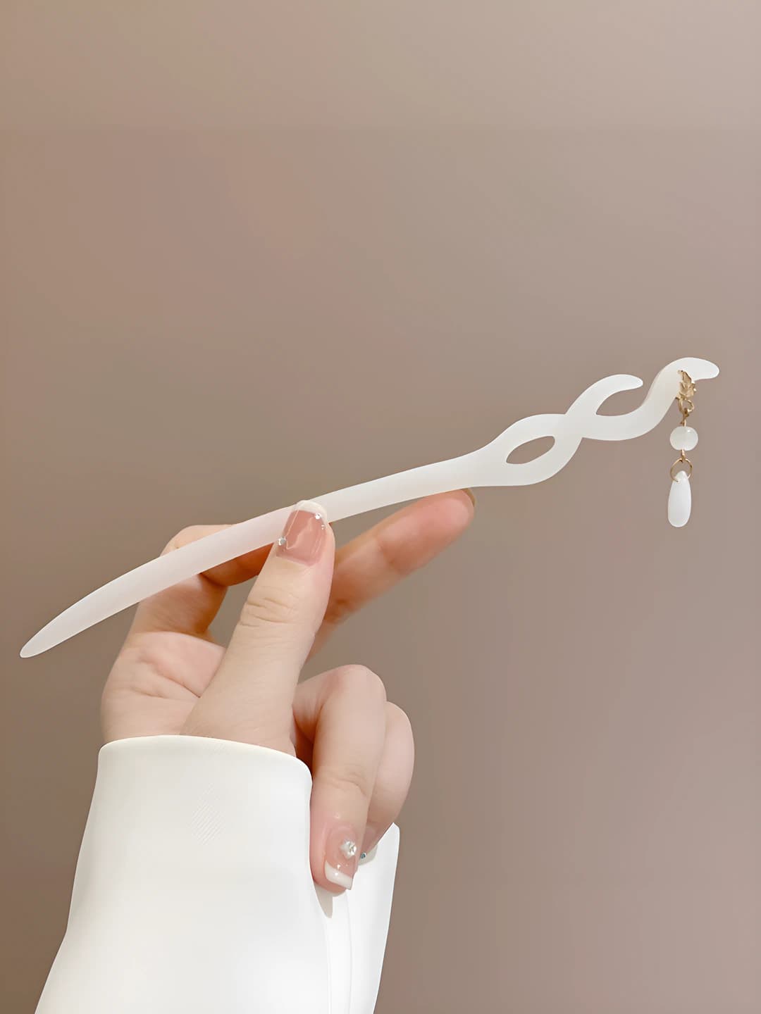White jade 8 pendant, hair pin (bagged)