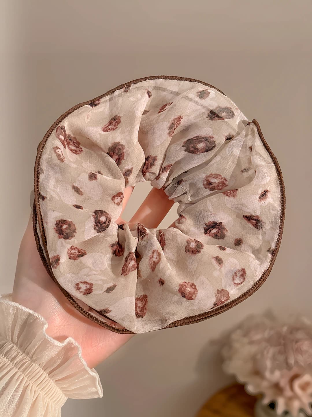 1# Kofe rangli burishli soch to'ri 15 sm