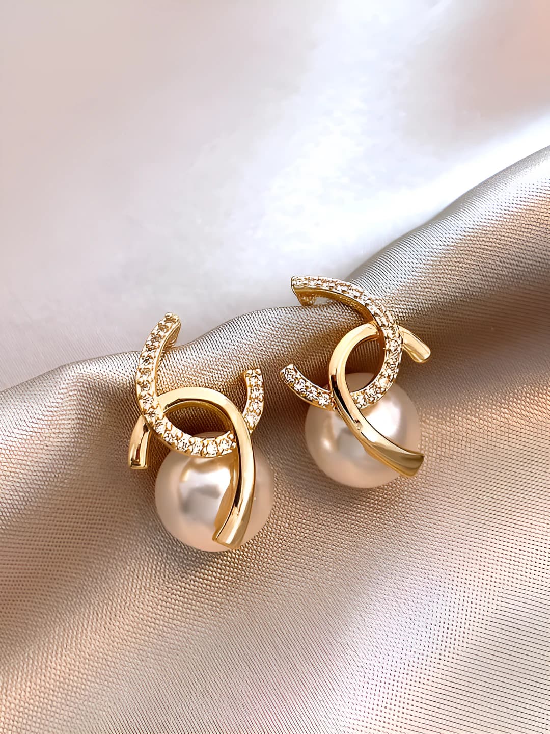 Women's pearl stud earrings: geometric shape, 925 silver post, ins style design element