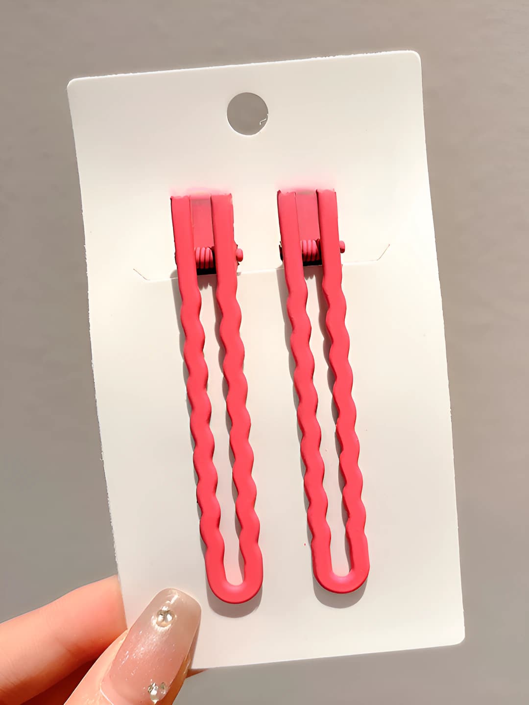 4# Rose red wavy clip - pair OPP pack 8.3 cm