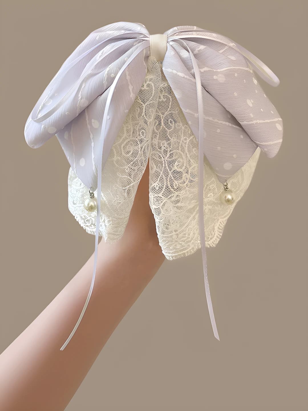 Light purple lace clip ~4.2 cm
