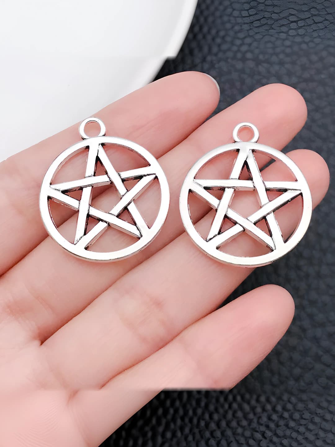 1 pc antique silver round large hollow pentagram 25x28mm-3.3g