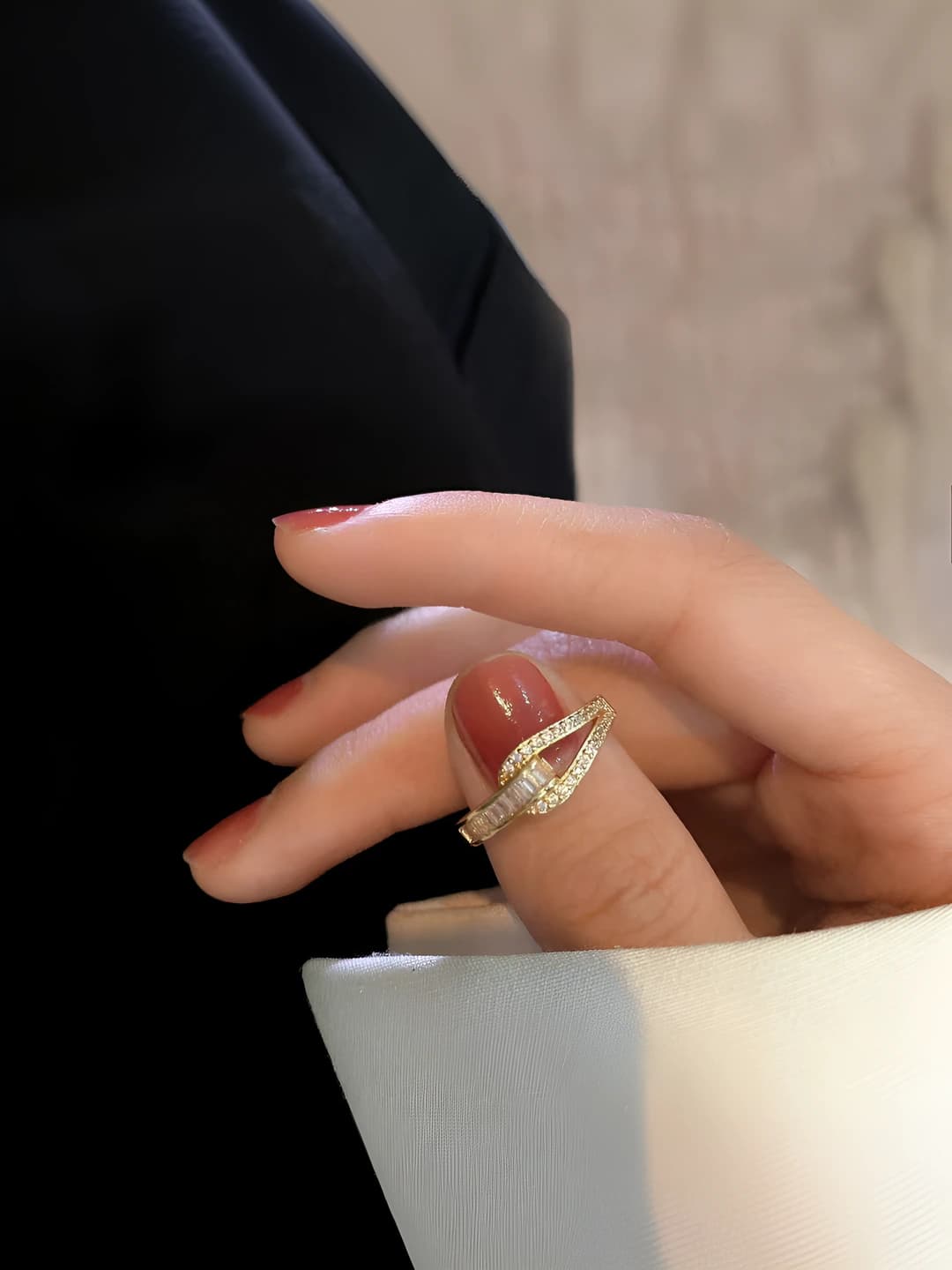 Zircon horseshoe ring