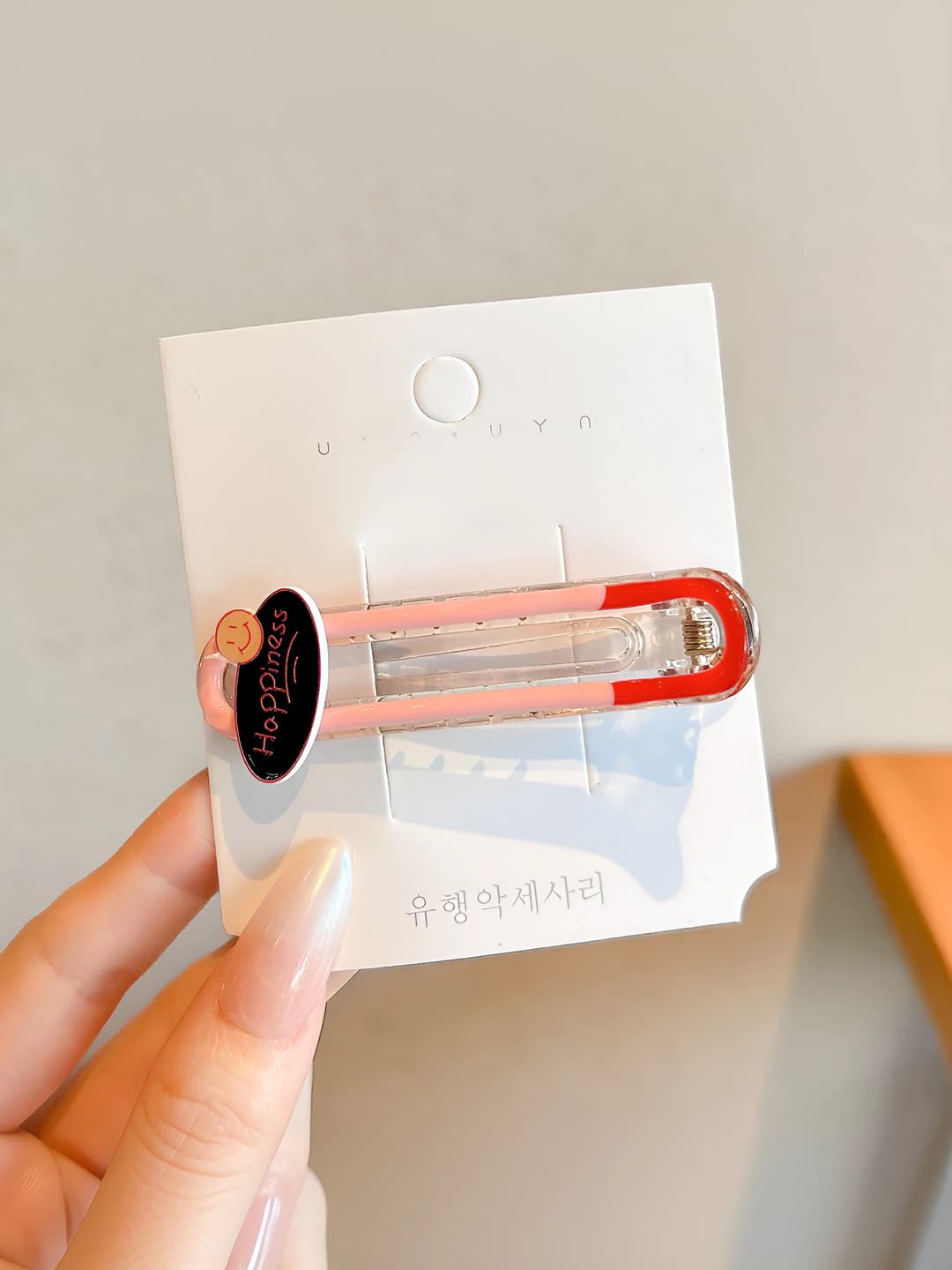 Red-pink colour-block clip, 6.8 cm