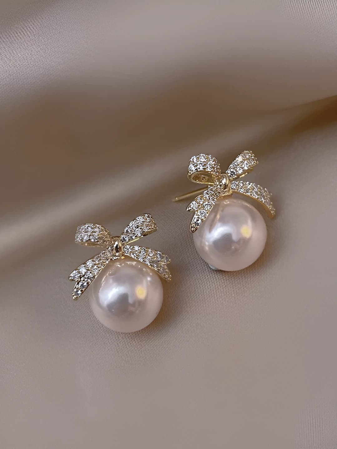4# Gold ribbon pearl earrings