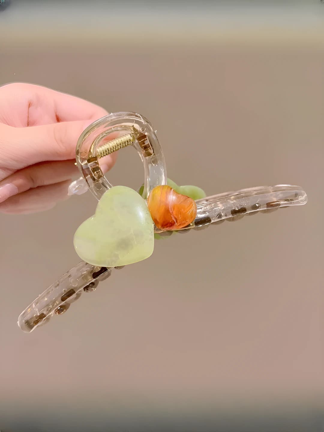 Large, light green, clear 13 cm