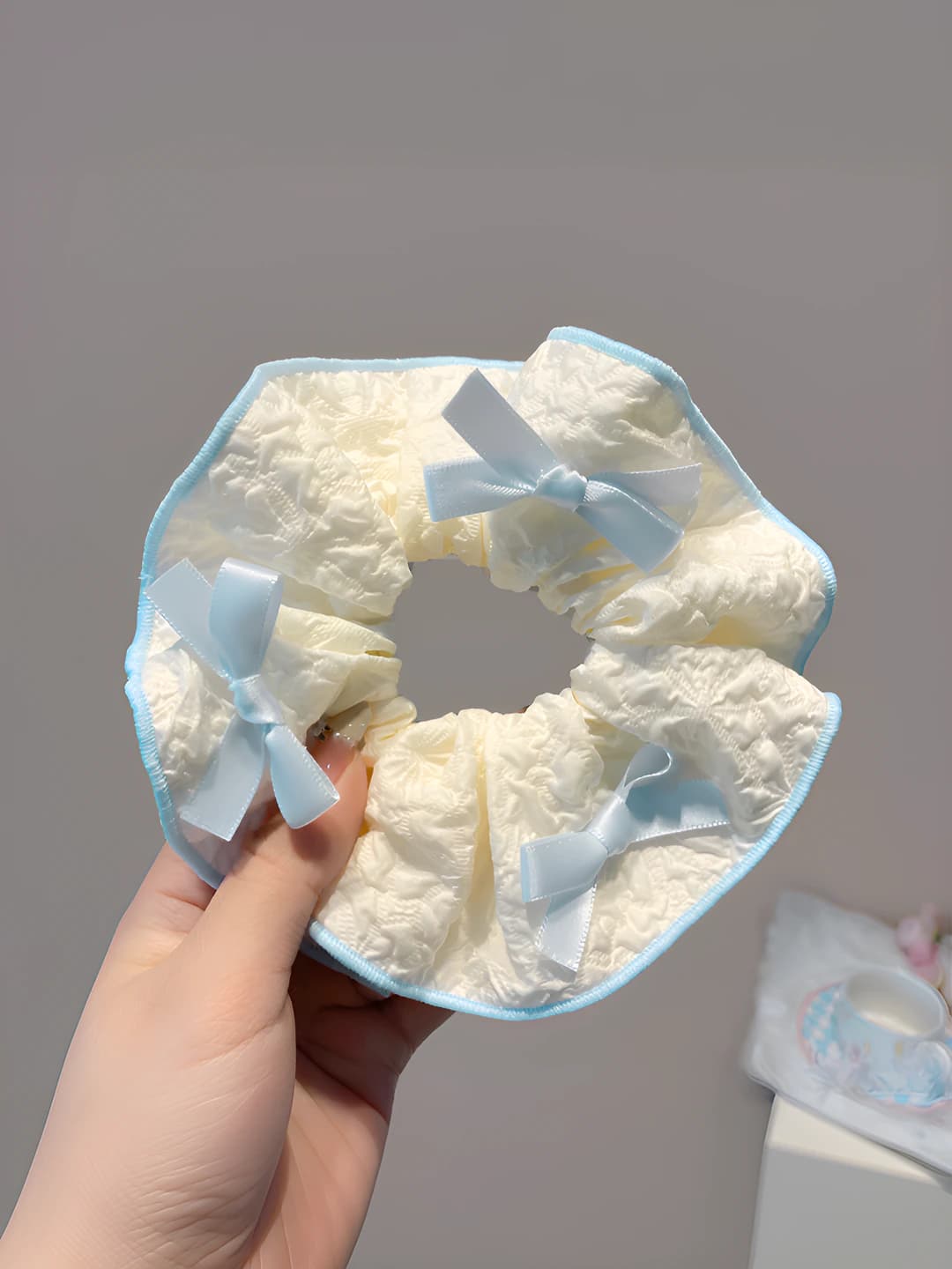 1# Blue-white bow (White)