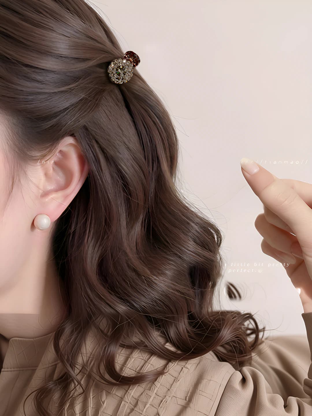 Grey diamond clips, 1 pair