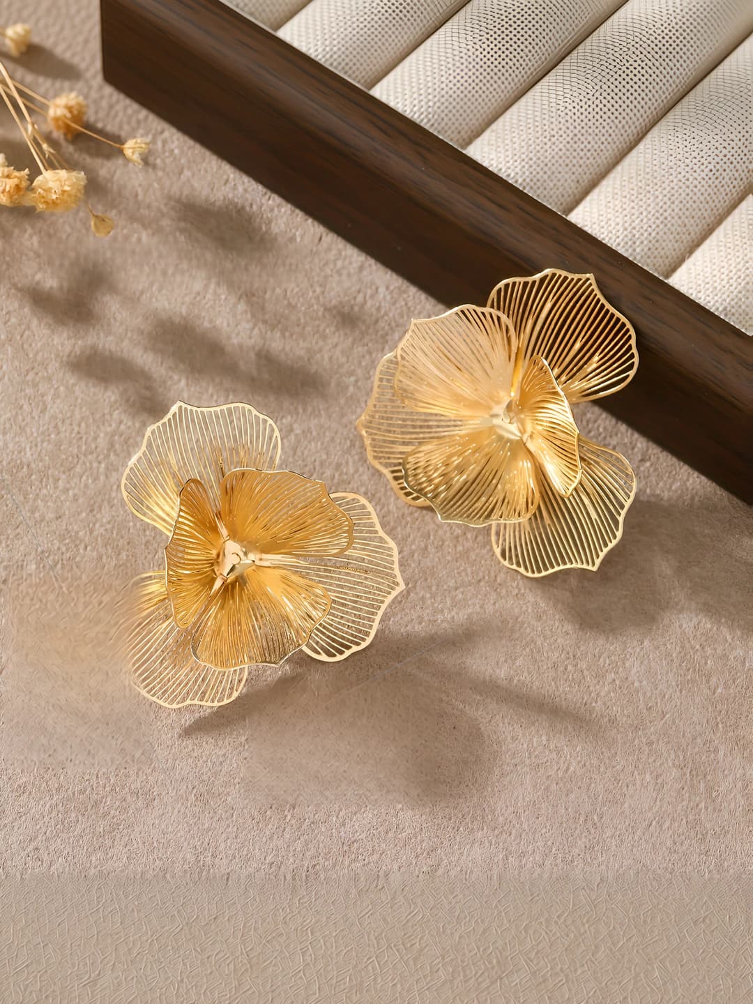 20# Multi-petal flower earrings C