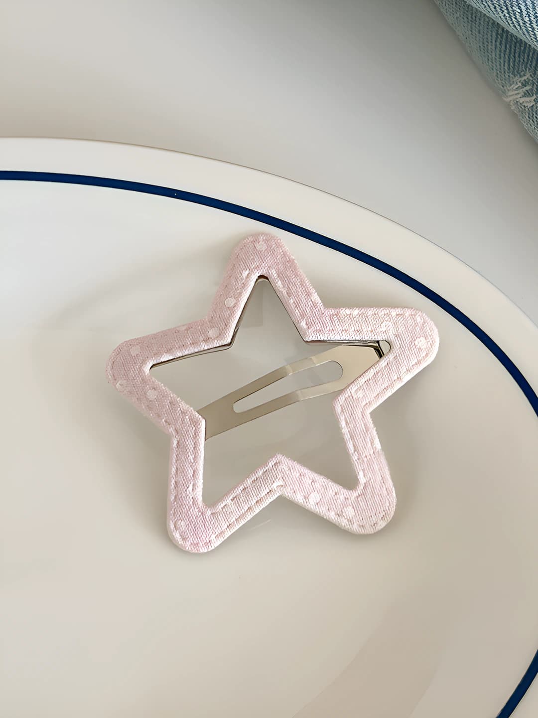 Polka dot star clip