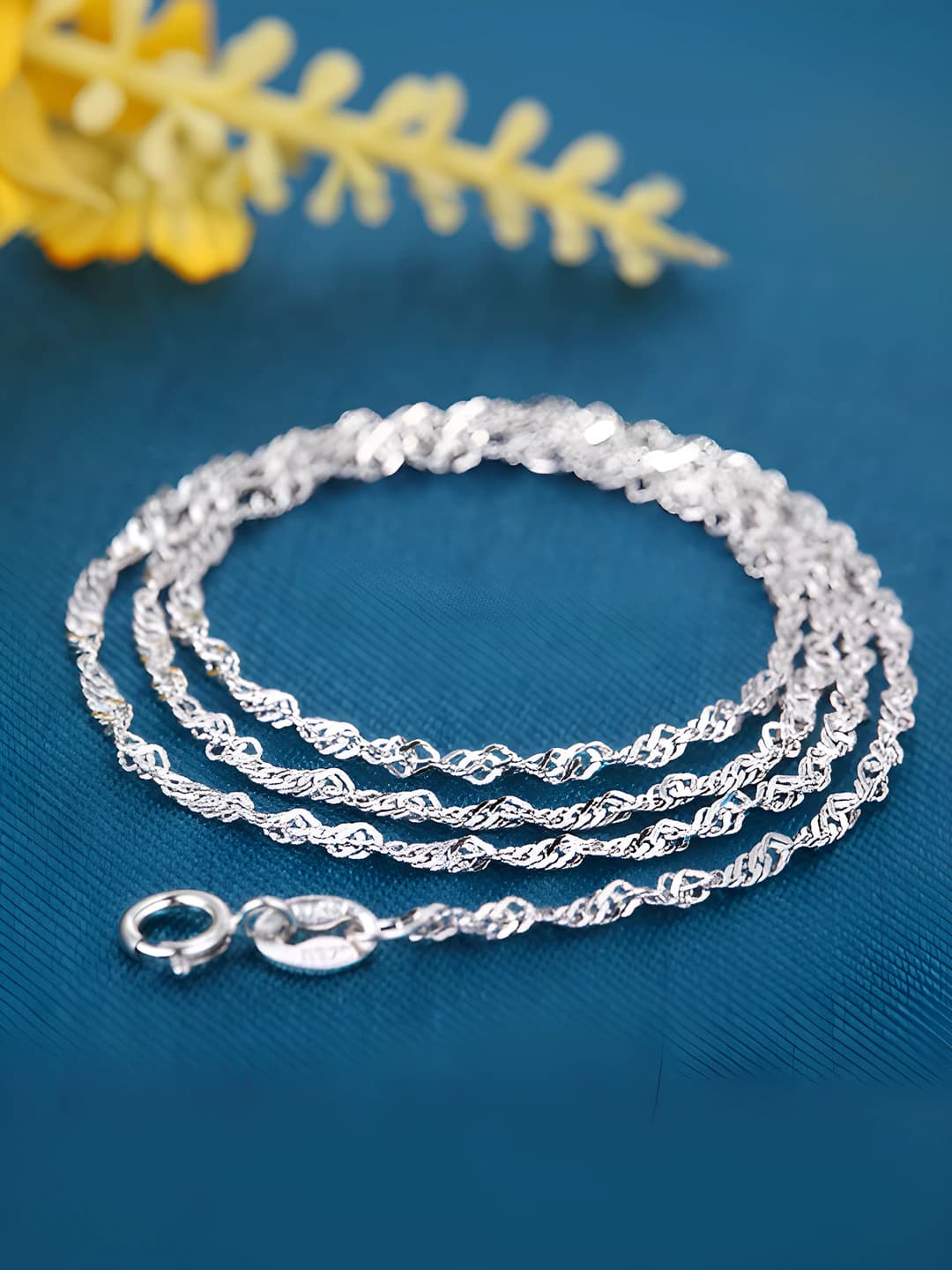 White gold, wave chain