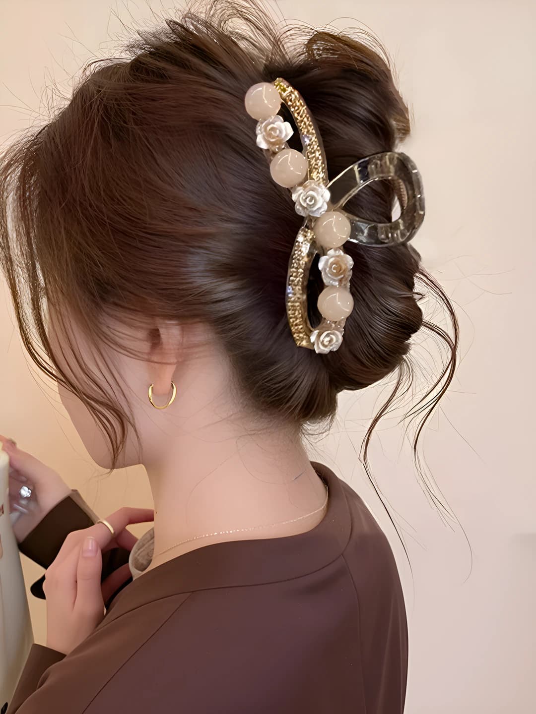 Champagne rhinestone figure-8 clip