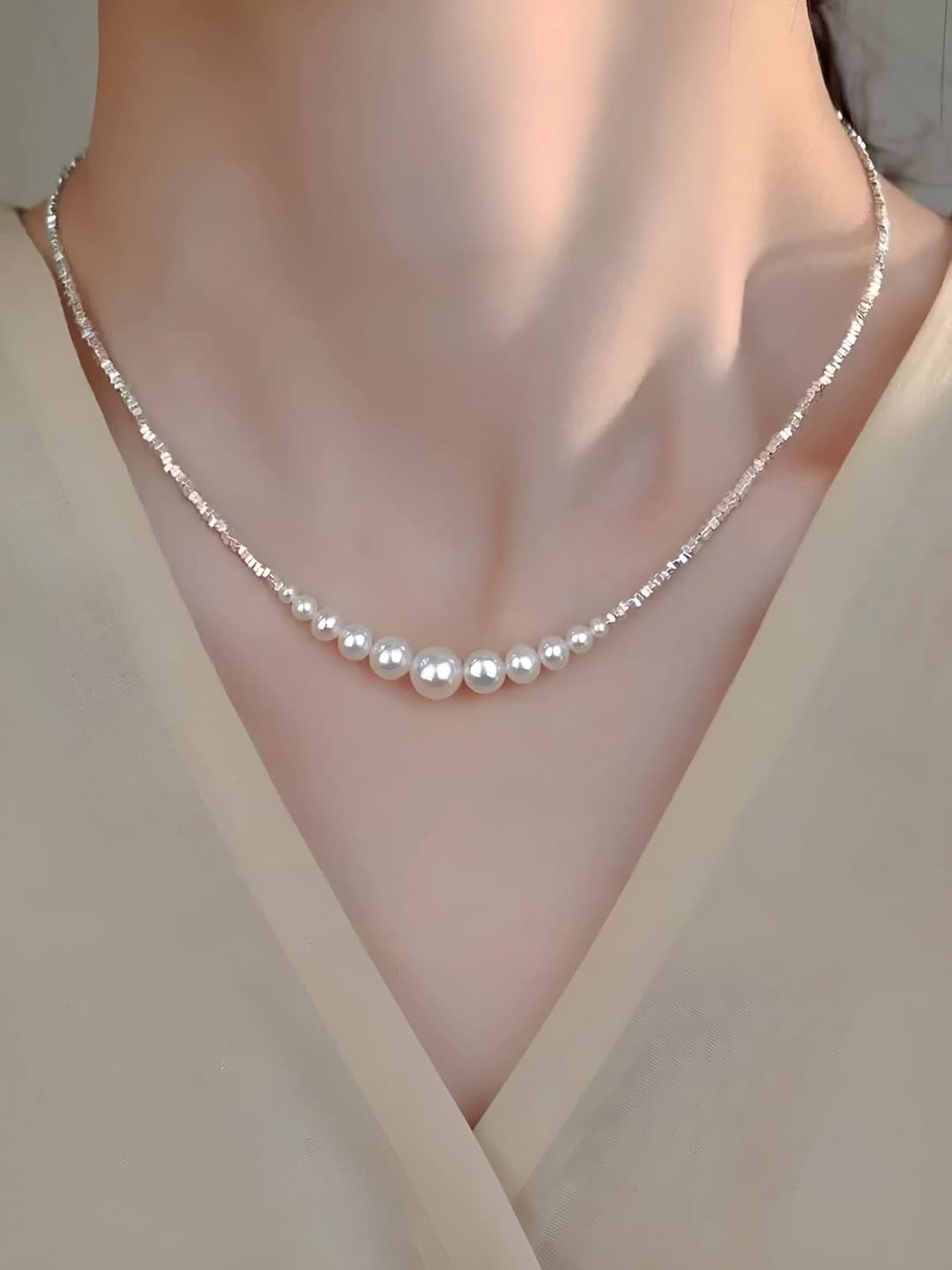 Women's 2026 new style medium and small pearl beaded necklace, gradient color, light luxury feel, geometric shape, for casual and work occasions, length 41-50 cm