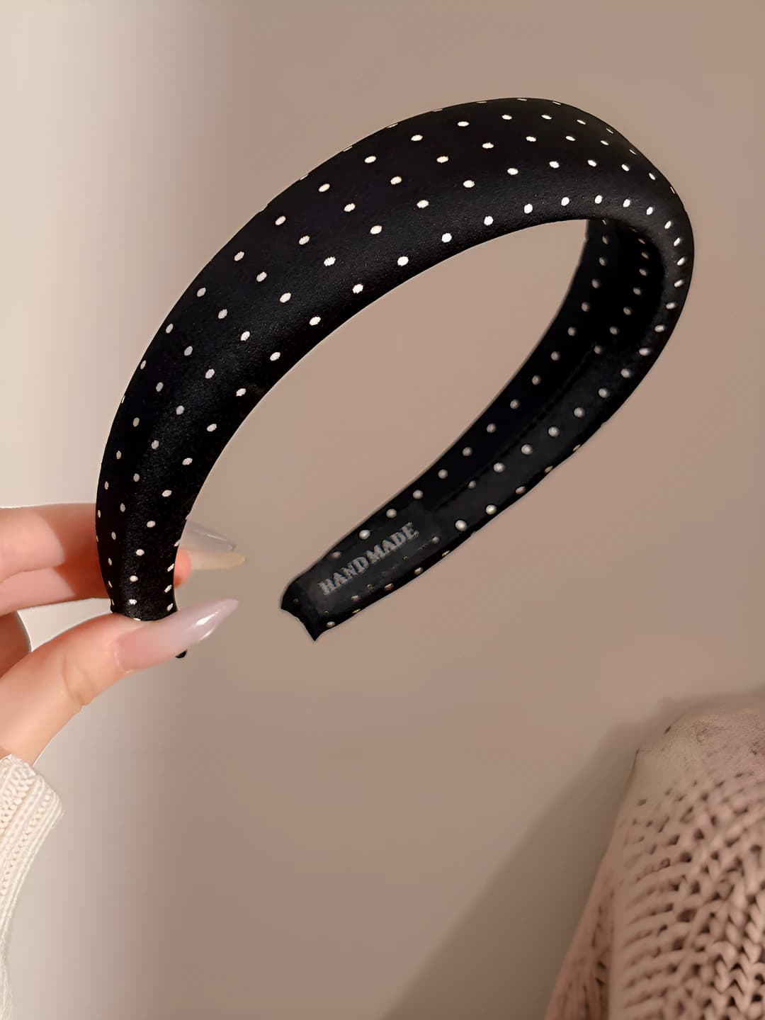 4# Black, polka dot, 3 cm