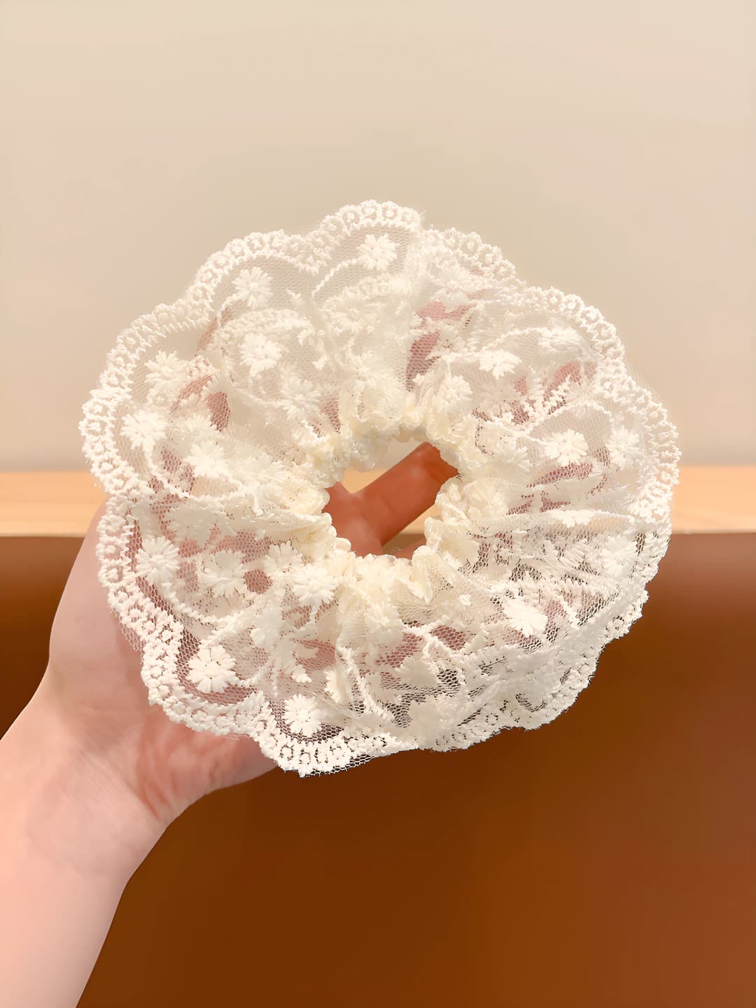 Small floral lace off-white scrunchie - 15CM