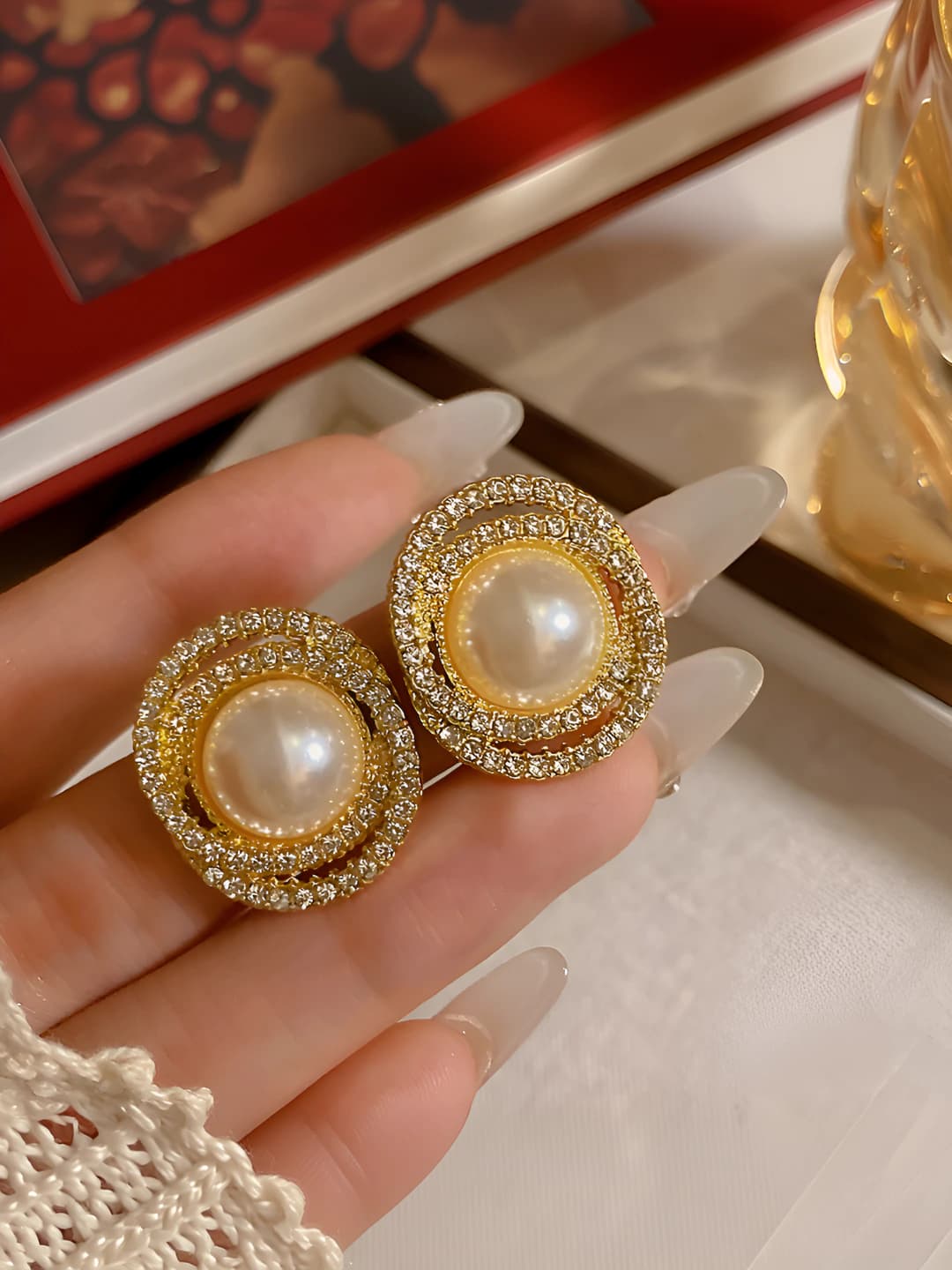 Gold round pearl with diamonds