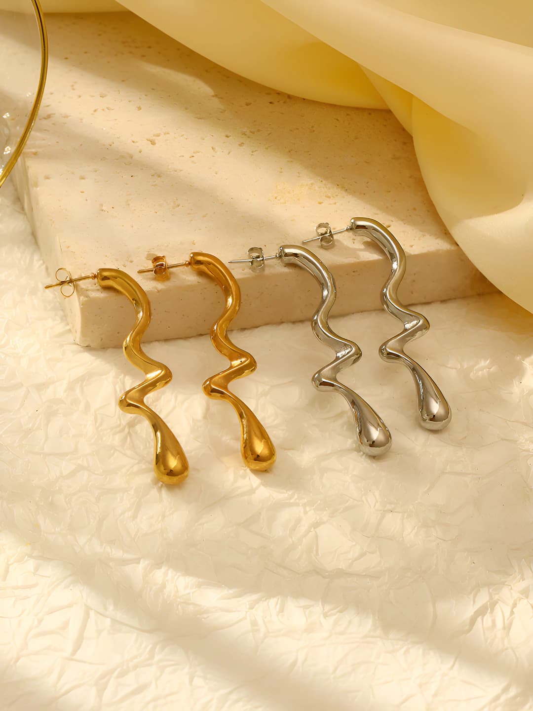 Women's curved teardrop stud earrings with geometric design, cold minimalist style