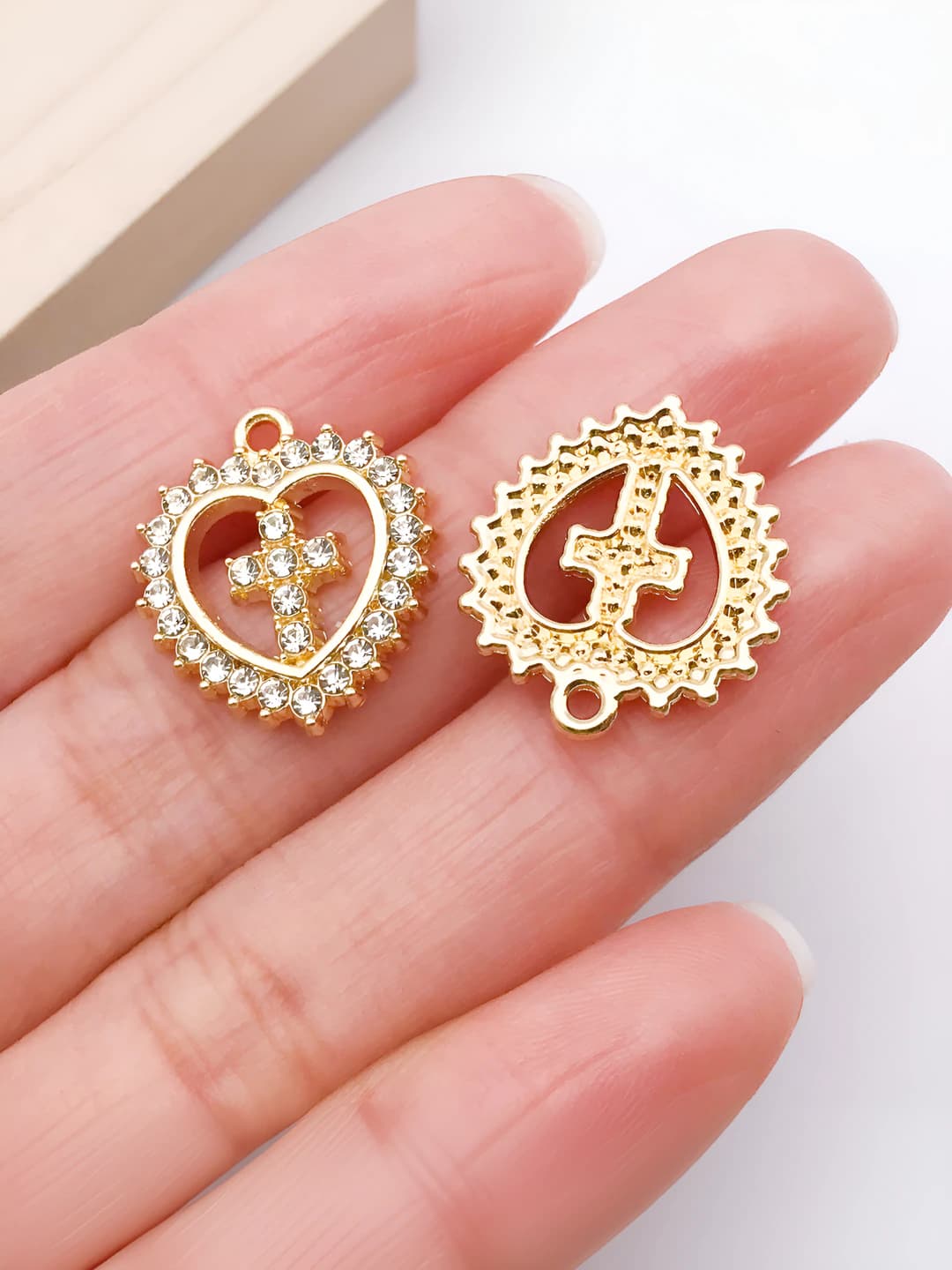 1 шт Бриллиантовое сердце-крест 19x17mm-1.4g