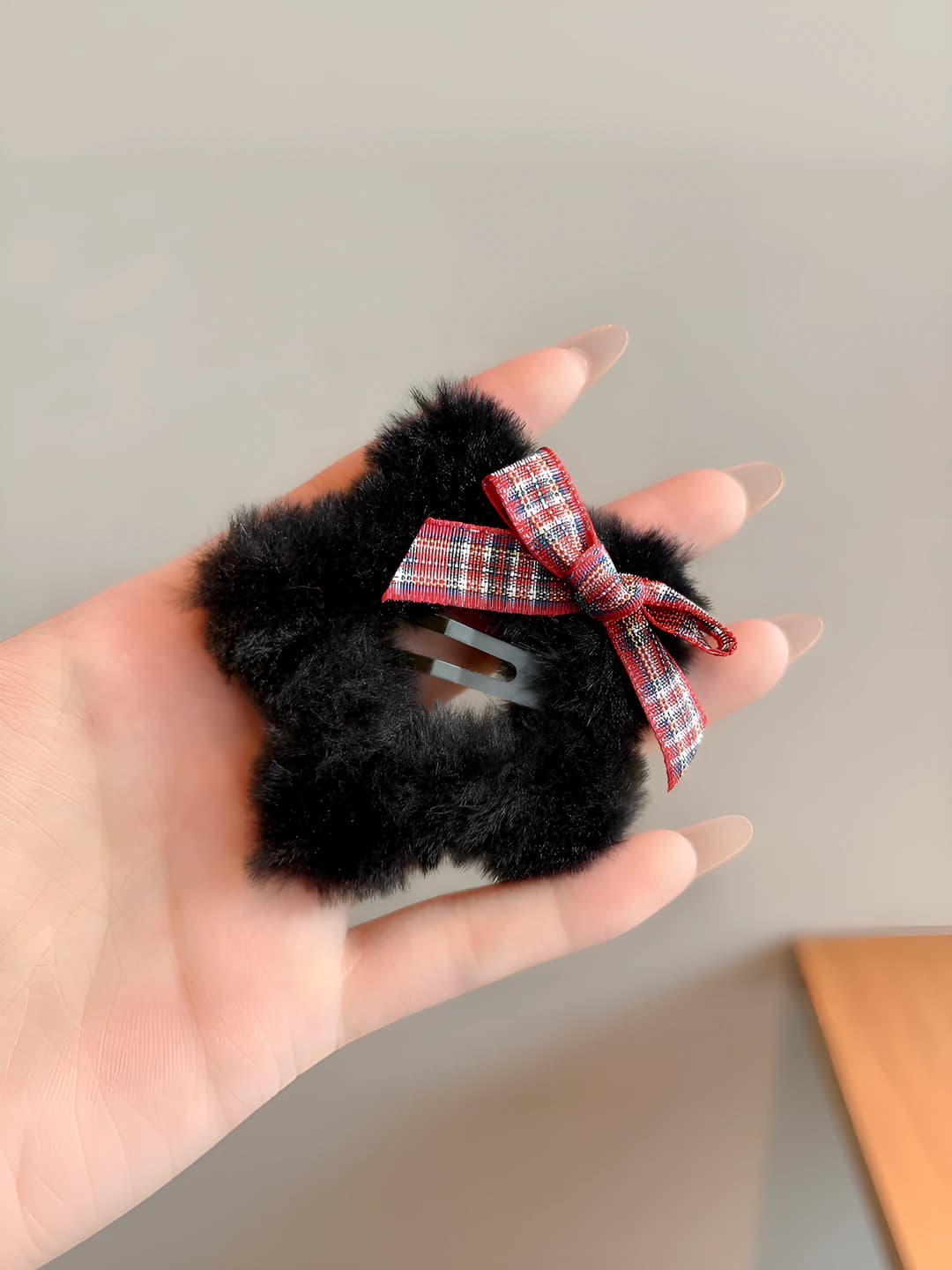 1# Black fluffy star hair clip