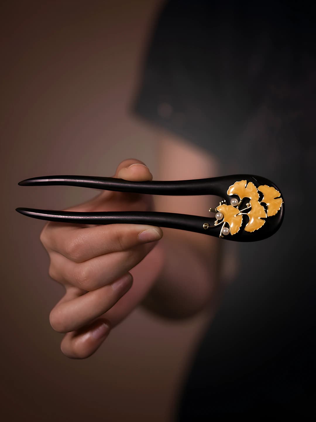 U shakl - Sariq ginkgo [Qora egdar 15 cm]