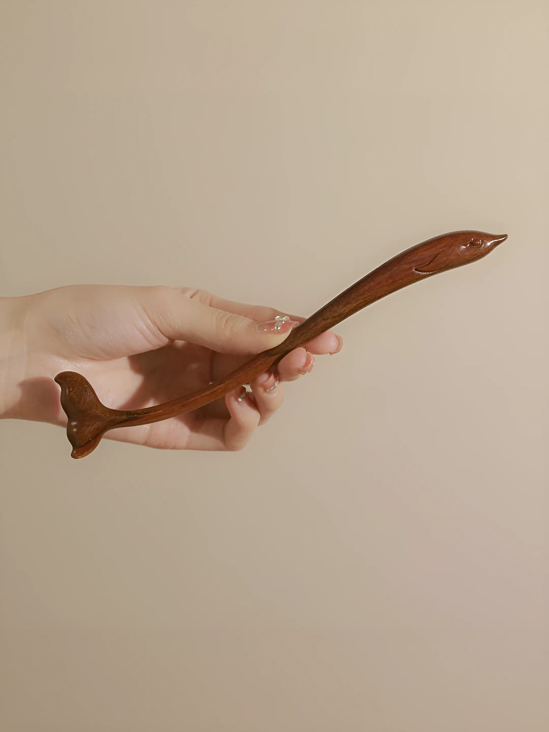 Kichik delfin [Oltin toqimli shahdaron]