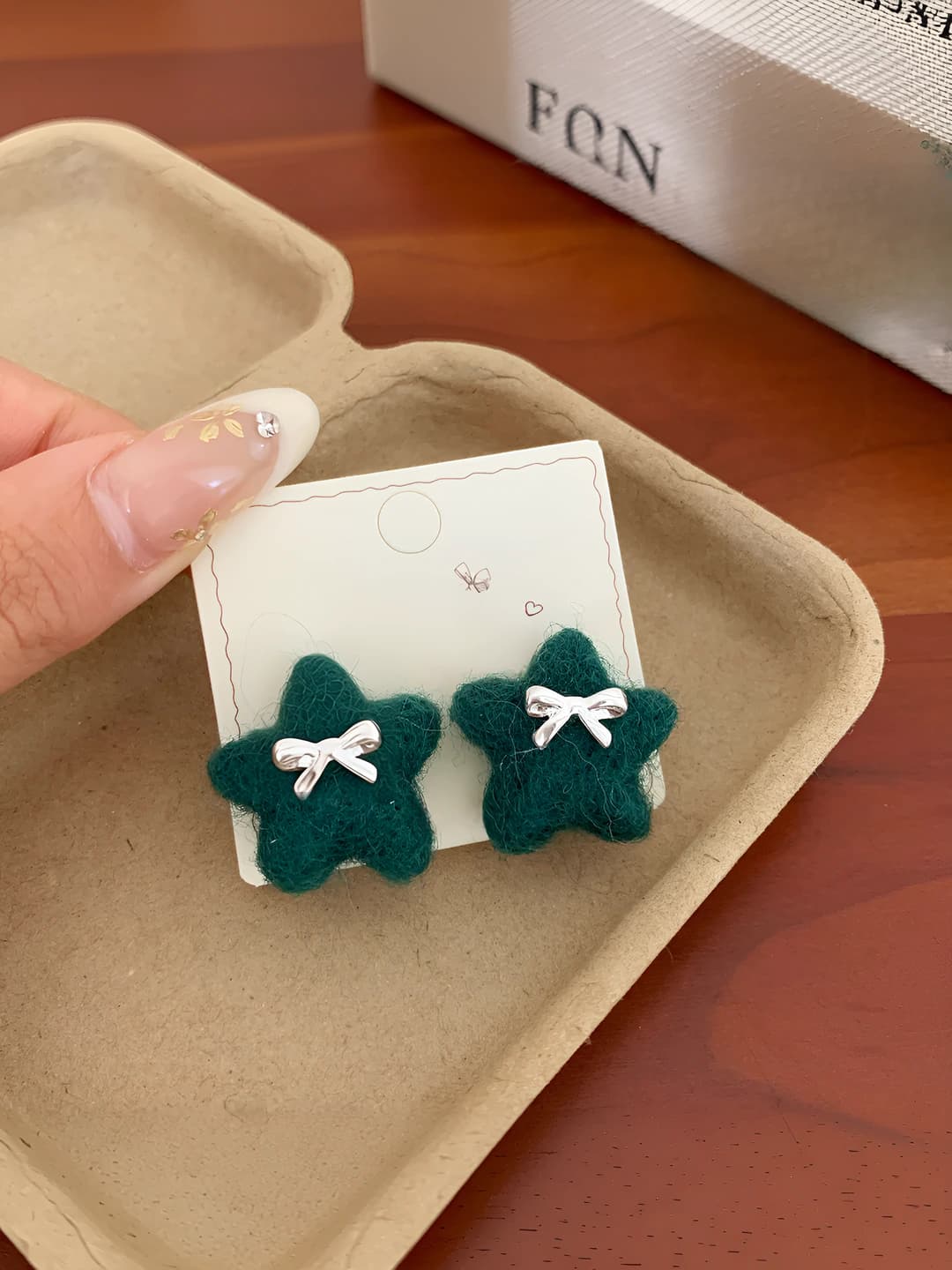 MRW7 Green bow and star