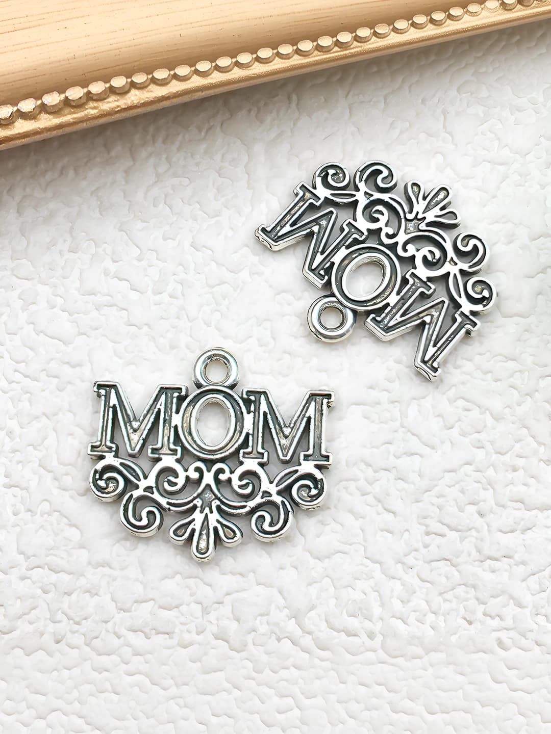Double-sided mom plaque