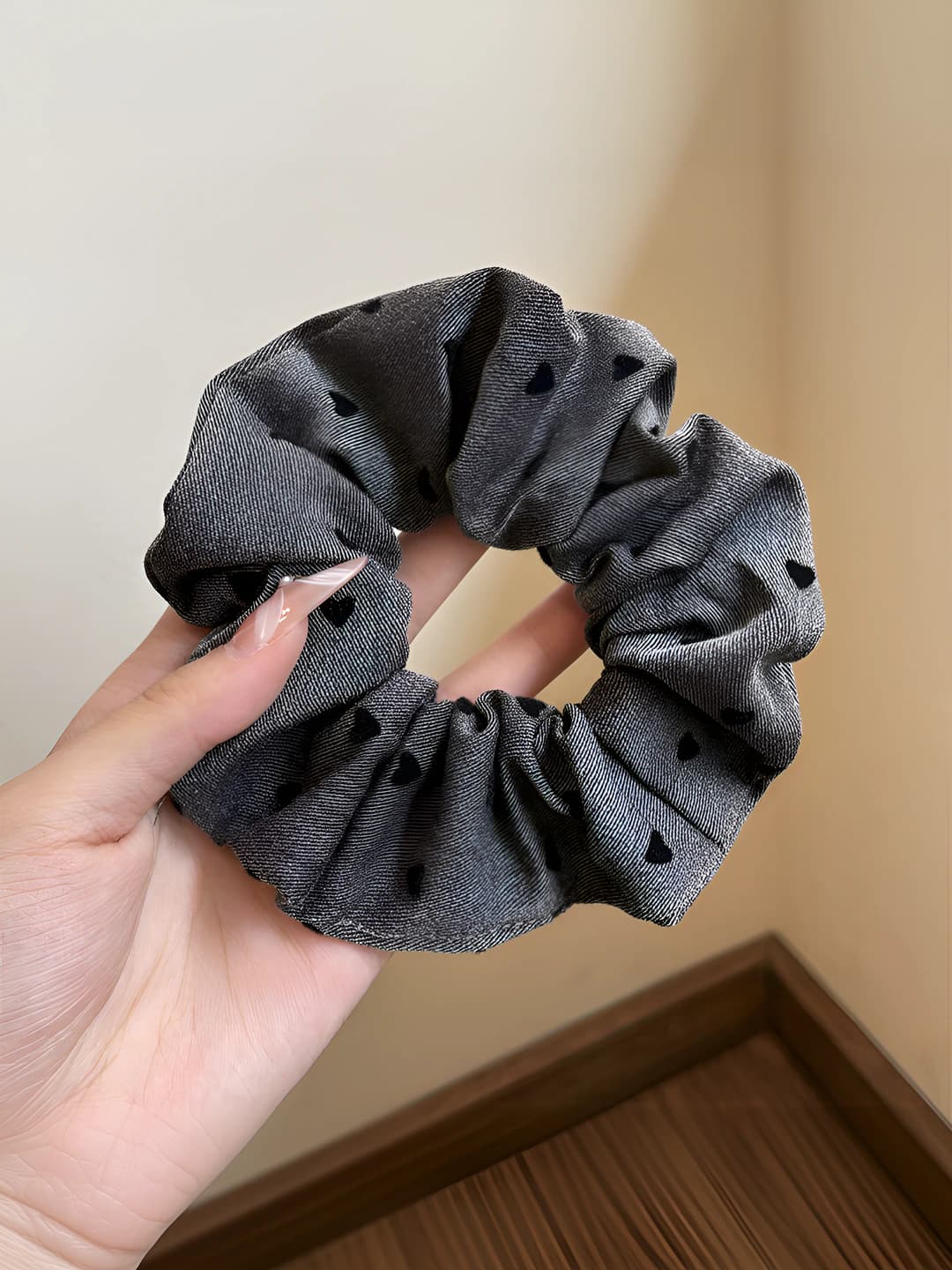 Серый с сердцем, 12 см