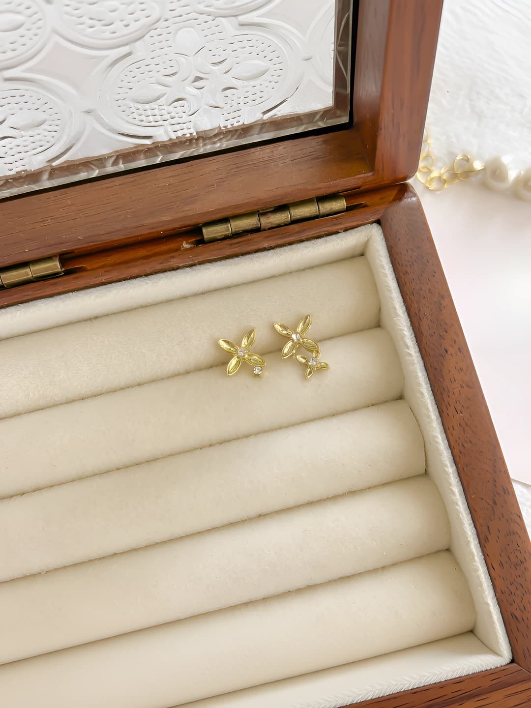 Gold four-leaf small flower earrings (925 silver)