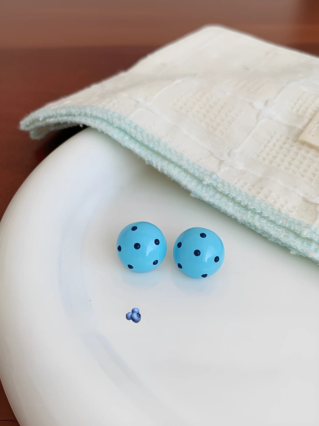 Women's blue polka dot geometric stud earrings, 925 silver post, sweet and simple style