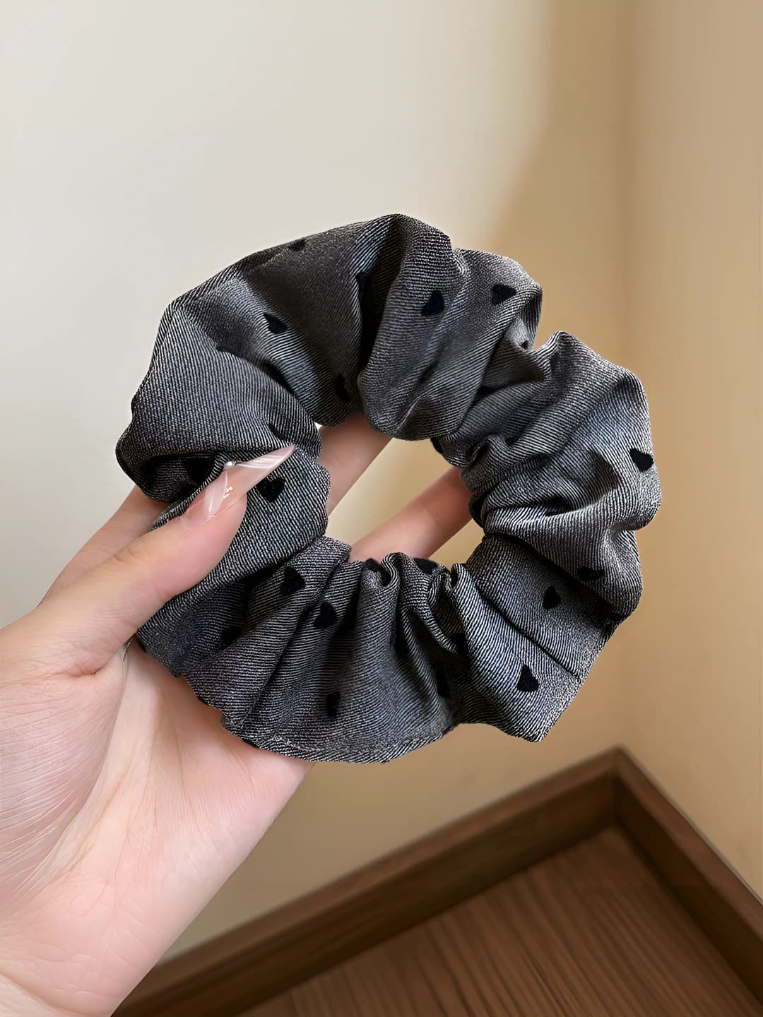 Серый с сердцем, 12 см