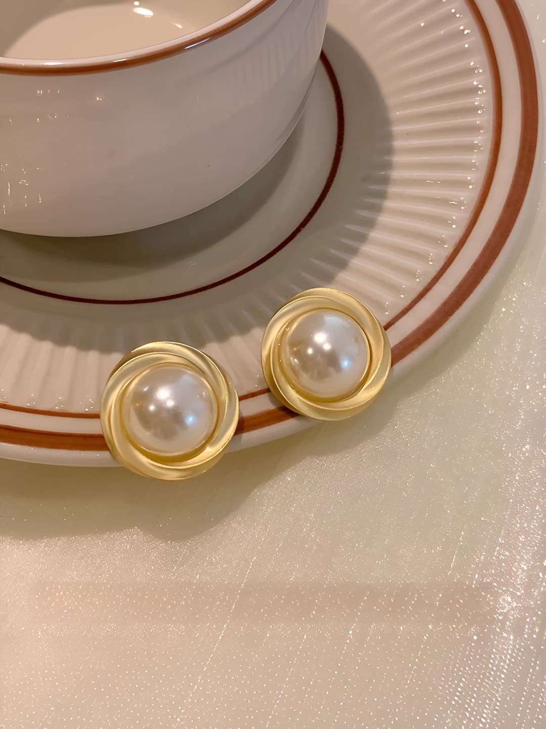 Earrings, pearl 2