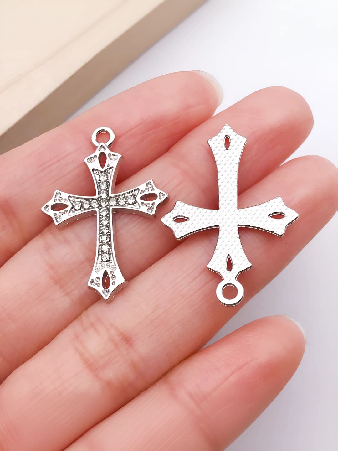 1 белый k крест с бриллиантом 29x20mm-1.3g-27046