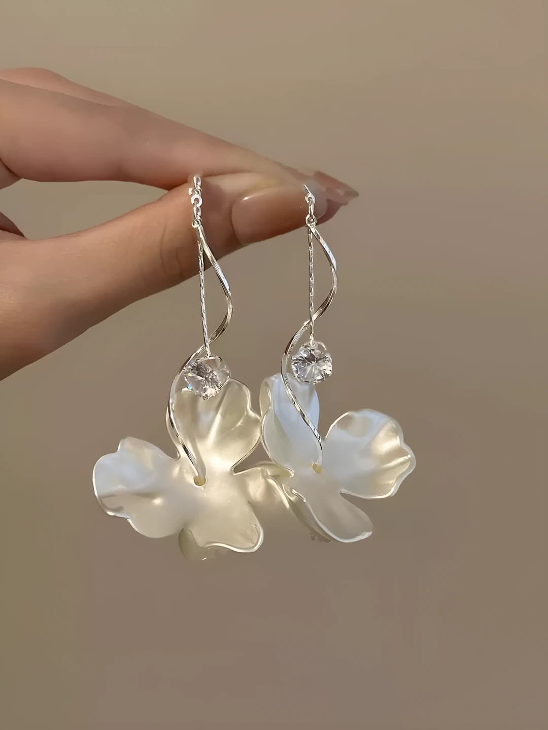 Zircon three-petal flower tassel clip-on earrings