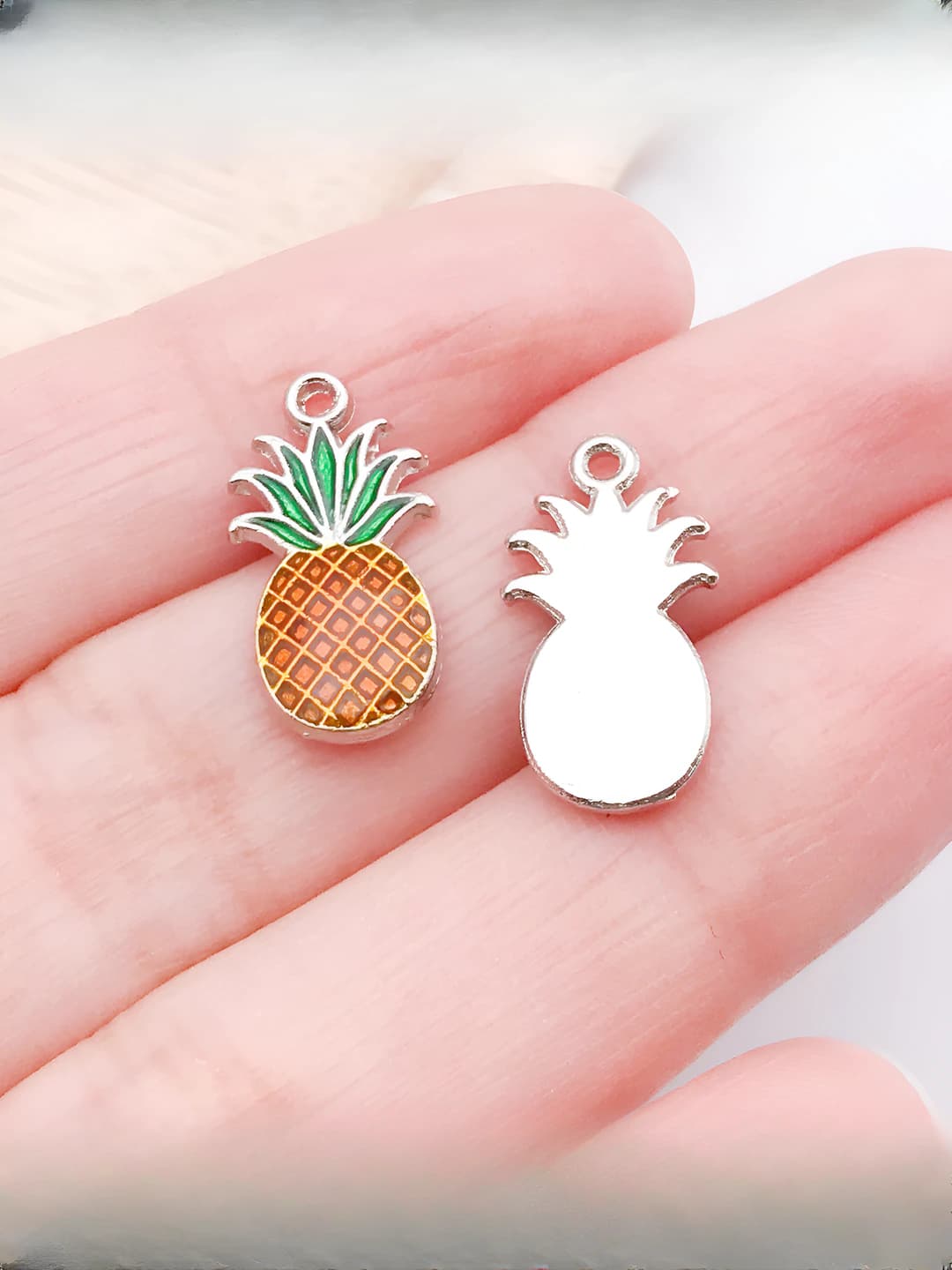 1 dona oq K sariq moyli ananas 17x9x2mm-0.75g-23524