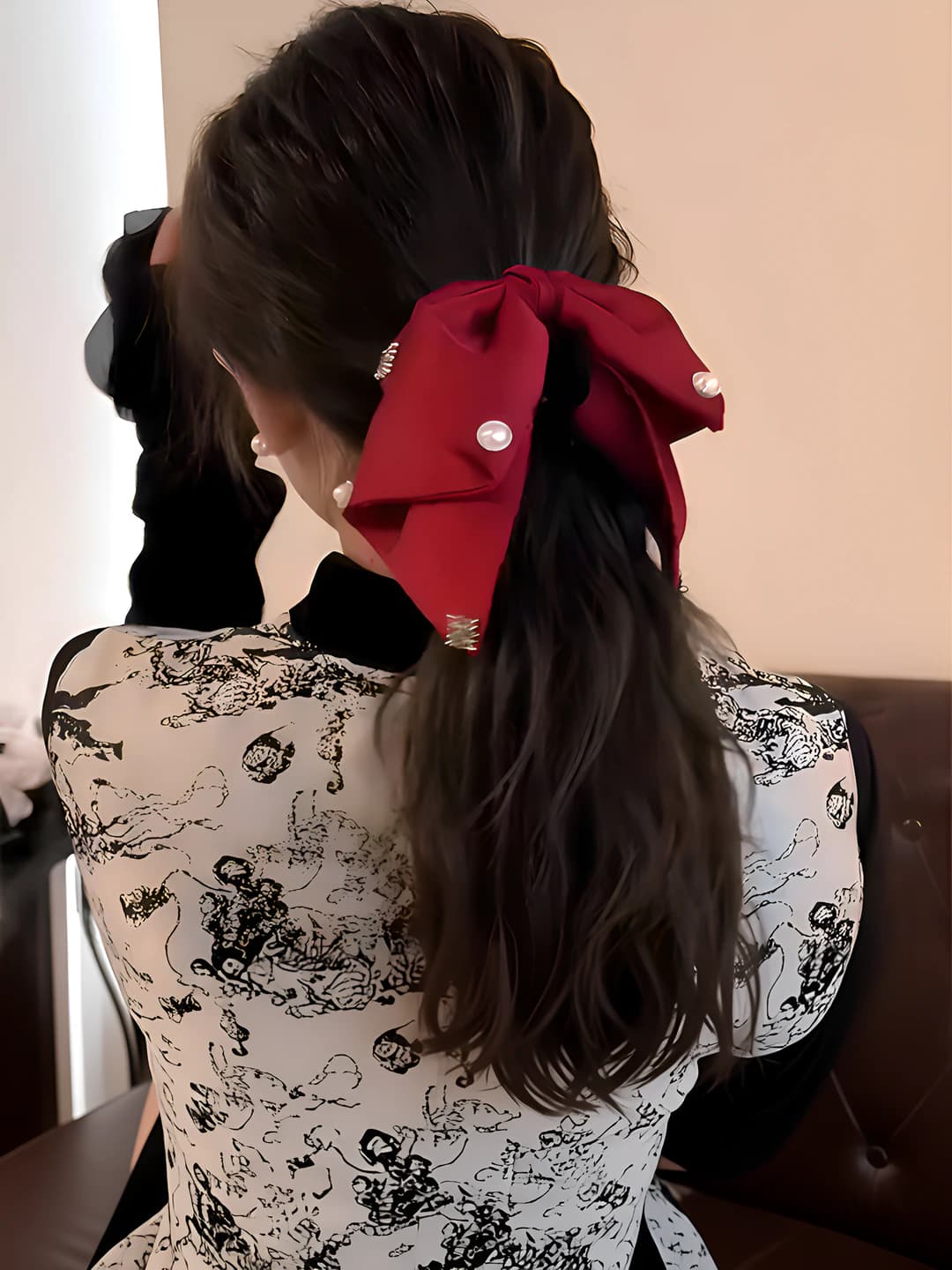 Red retro satin bow